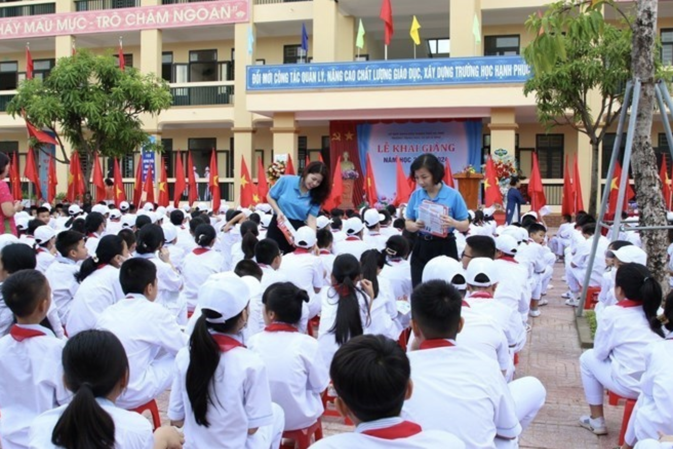 Từ năm 2026, học sinh – sinh viên chỉ đóng một nửa phí bảo hiểm y tế